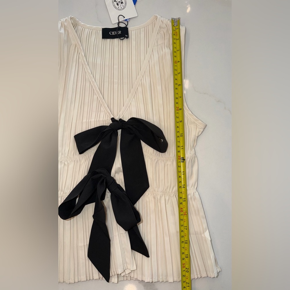Cider NWT Cream Pleated Tie Front Bow Blouse Sleeveless Peplum Top M - Picture 4 of 8